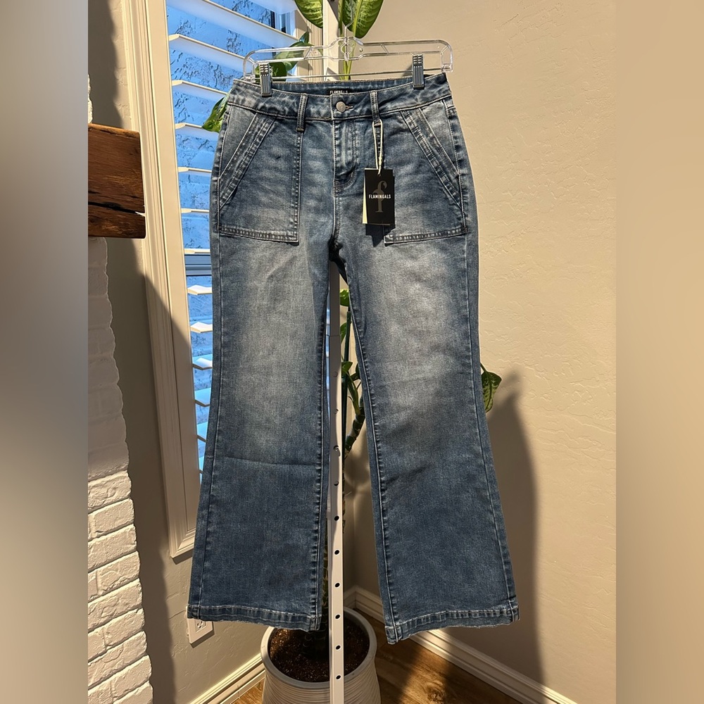 Women's Straight Leg Jeans in Light Blue - Picture 5 of 7